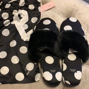 Victoria’s Secret polkadot covered toe furry slippers, new, medium